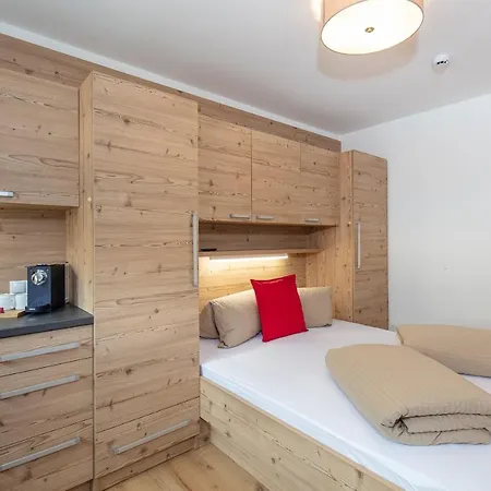 Giggi Tenne Ζόλντεν